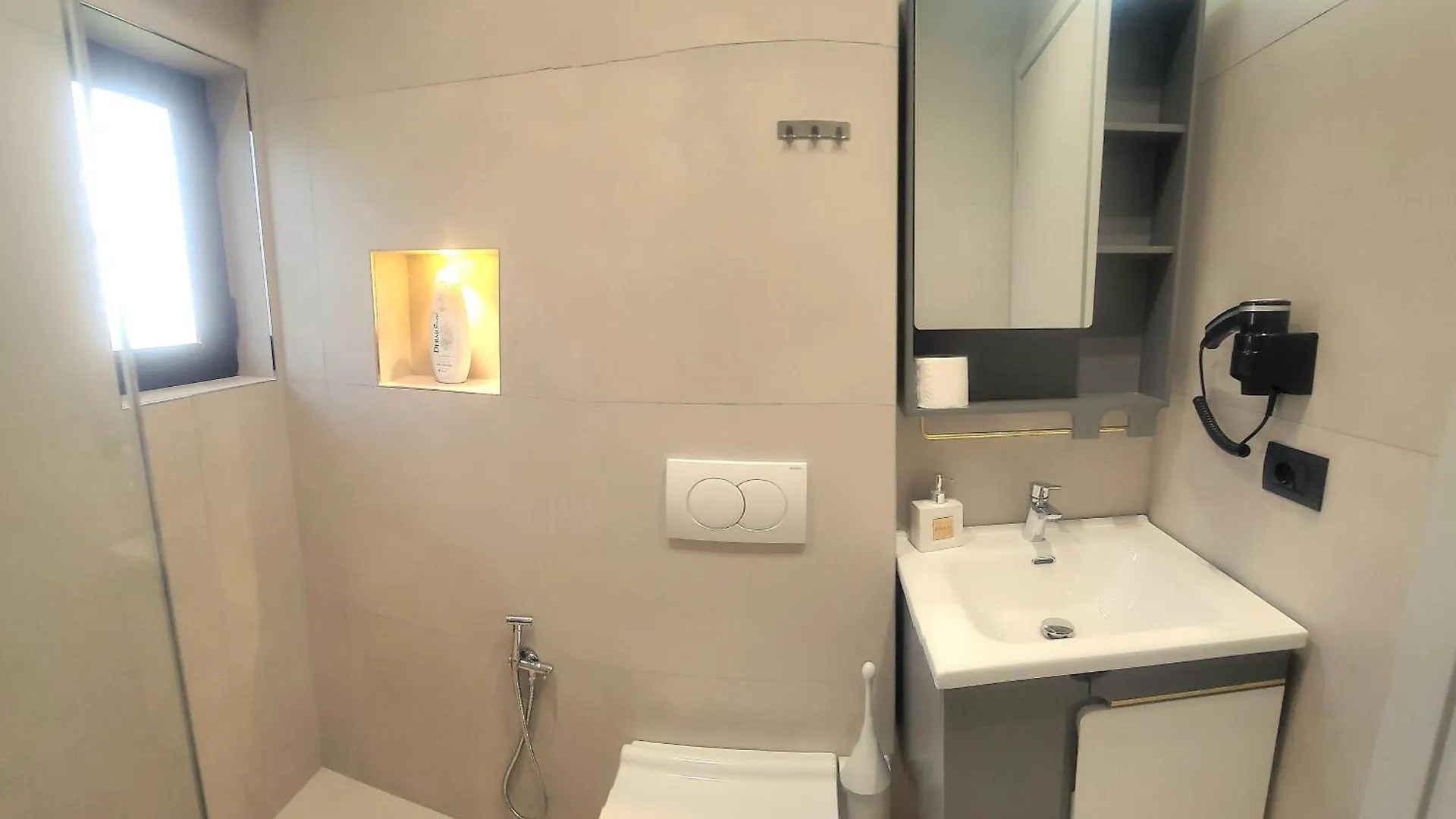 Geer Inn 1 Vlorë